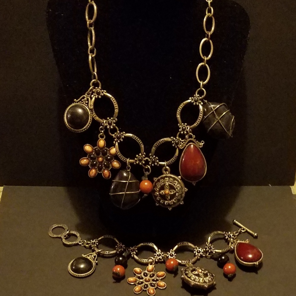 Necklace and bracelet set